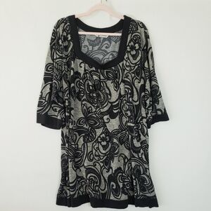 Avenue Tunic Abstract Floral Top Gray Long Sweater Square Neckline Mid Sleeves
